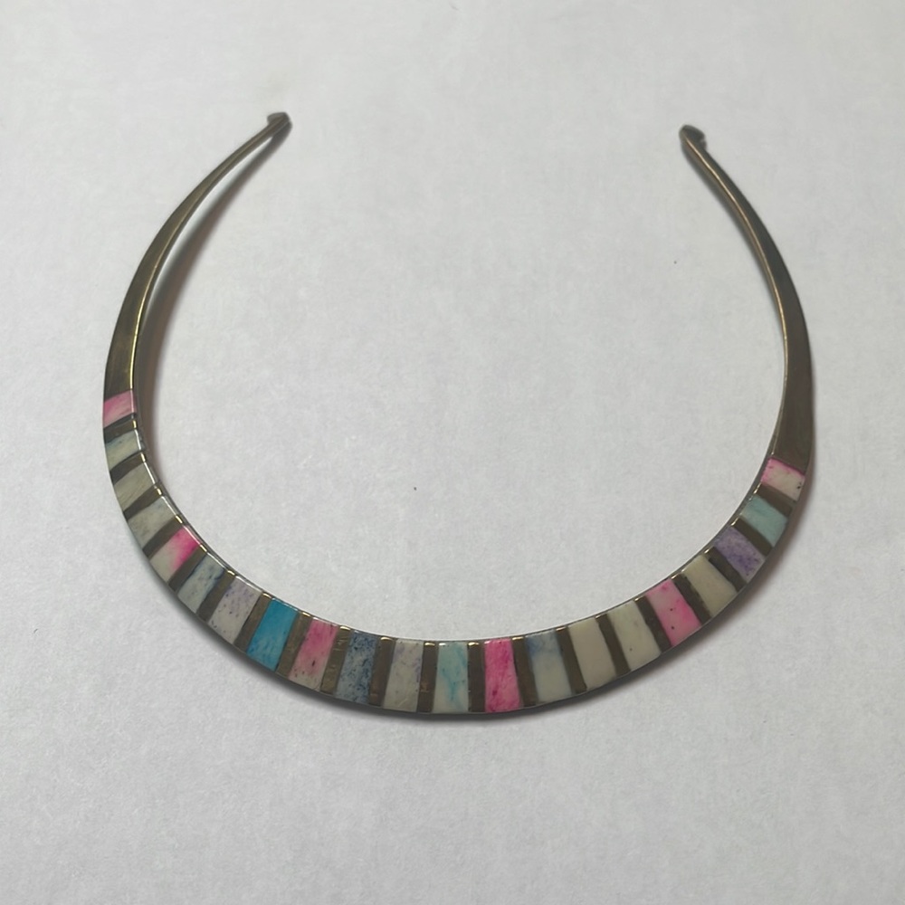 Horseshoe shaped necklace